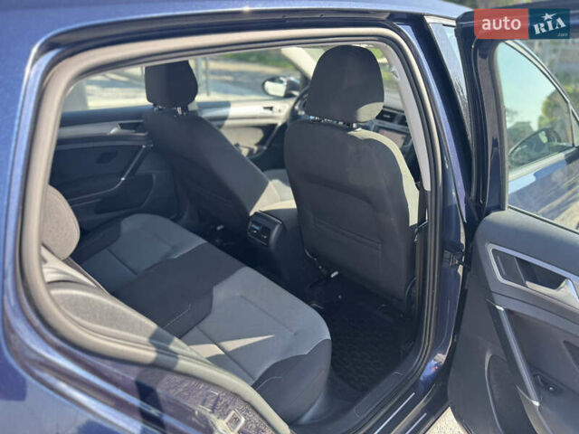 Синий Фольксваген e-Golf, объемом двигателя 0 л и пробегом 195 тыс. км за 7700 $, фото 25 на Automoto.ua