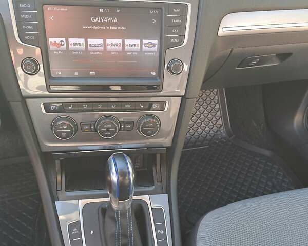 Синий Фольксваген e-Golf, объемом двигателя 0 л и пробегом 63 тыс. км за 11000 $, фото 3 на Automoto.ua