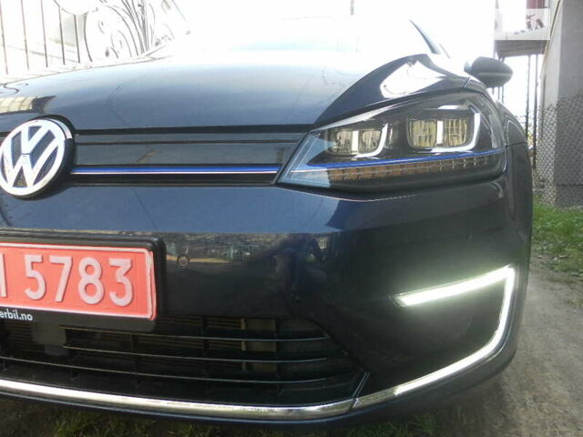 Синий Фольксваген e-Golf, объемом двигателя 0 л и пробегом 88 тыс. км за 9950 $, фото 2 на Automoto.ua