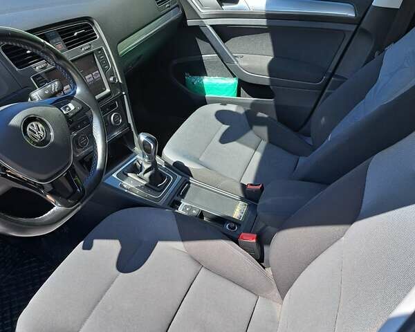 Синий Фольксваген e-Golf, объемом двигателя 0 л и пробегом 63 тыс. км за 11000 $, фото 8 на Automoto.ua