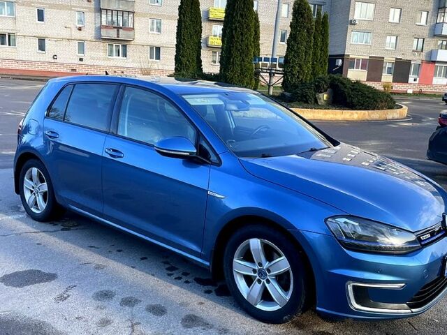 Синий Фольксваген e-Golf, объемом двигателя 85 л и пробегом 190 тыс. км за 10000 $, фото 1 на Automoto.ua