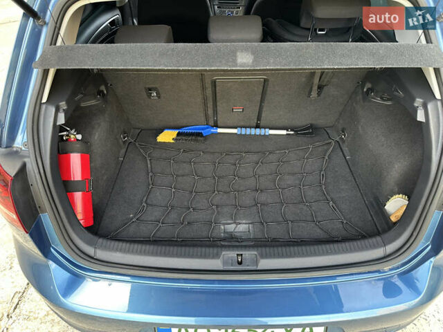 Синий Фольксваген e-Golf, объемом двигателя 0 л и пробегом 106 тыс. км за 9700 $, фото 10 на Automoto.ua