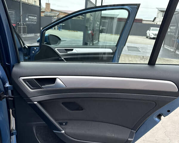 Синий Фольксваген e-Golf, объемом двигателя 0 л и пробегом 105 тыс. км за 7600 $, фото 44 на Automoto.ua