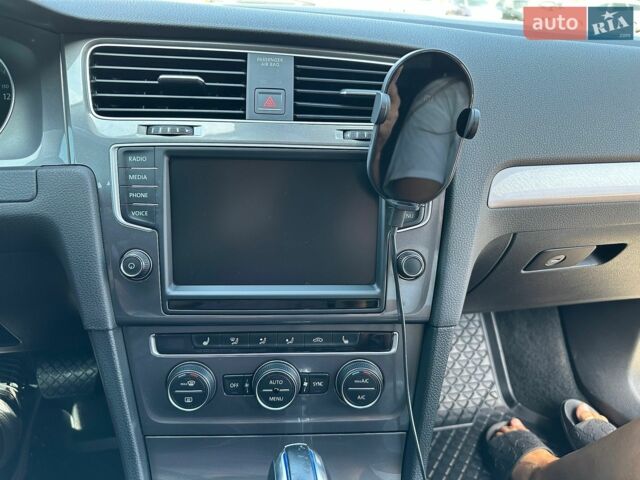 Синій Фольксваген e-Golf, об'ємом двигуна 0 л та пробігом 121 тис. км за 8800 $, фото 16 на Automoto.ua