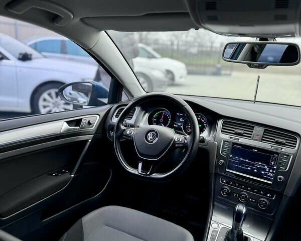 Синий Фольксваген e-Golf, объемом двигателя 0 л и пробегом 71 тыс. км за 8200 $, фото 30 на Automoto.ua