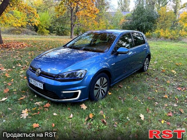 Синий Фольксваген e-Golf, объемом двигателя 100 л и пробегом 158 тыс. км за 9500 $, фото 1 на Automoto.ua
