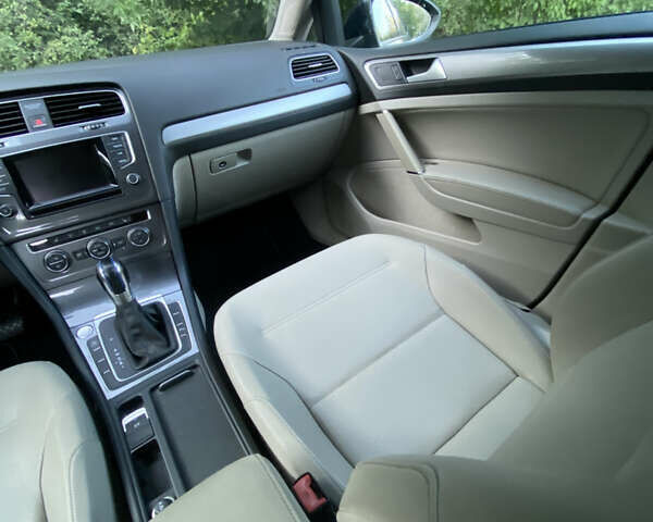 Синий Фольксваген e-Golf, объемом двигателя 0 л и пробегом 126 тыс. км за 10500 $, фото 15 на Automoto.ua