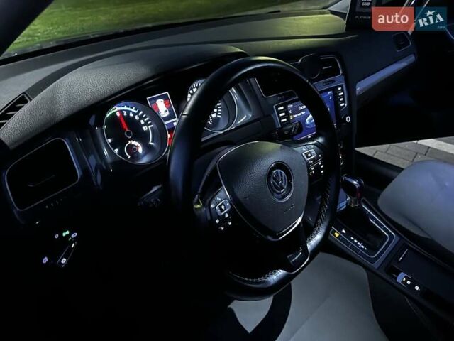 Синий Фольксваген e-Golf, объемом двигателя 0 л и пробегом 148 тыс. км за 7550 $, фото 1 на Automoto.ua