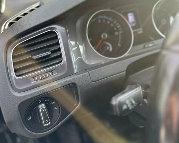 Синий Фольксваген e-Golf, объемом двигателя 0 л и пробегом 118 тыс. км за 8400 $, фото 14 на Automoto.ua