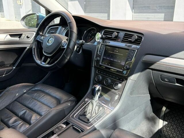 Синий Фольксваген e-Golf, объемом двигателя 0 л и пробегом 165 тыс. км за 9899 $, фото 5 на Automoto.ua