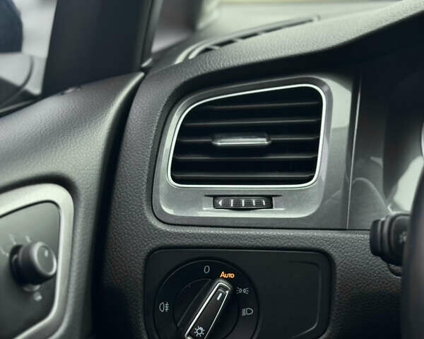 Синий Фольксваген e-Golf, объемом двигателя 0 л и пробегом 71 тыс. км за 8200 $, фото 27 на Automoto.ua