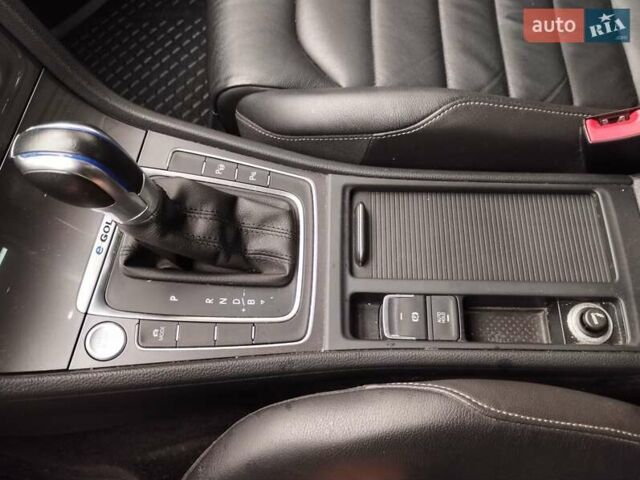 Синий Фольксваген e-Golf, объемом двигателя 0 л и пробегом 123 тыс. км за 8950 $, фото 12 на Automoto.ua
