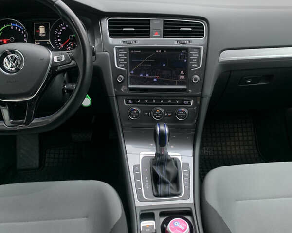 Синий Фольксваген e-Golf, объемом двигателя 0 л и пробегом 63 тыс. км за 9500 $, фото 16 на Automoto.ua