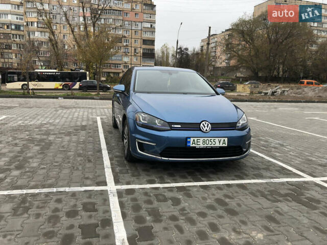 Синий Фольксваген e-Golf, объемом двигателя 0 л и пробегом 117 тыс. км за 10600 $, фото 2 на Automoto.ua
