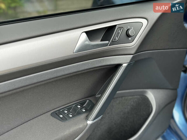 Синій Фольксваген e-Golf, об'ємом двигуна 0 л та пробігом 55 тис. км за 9300 $, фото 29 на Automoto.ua