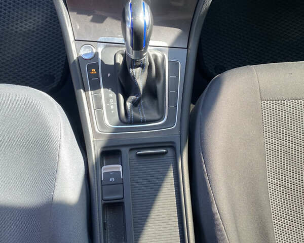 Синий Фольксваген e-Golf, объемом двигателя 0 л и пробегом 55 тыс. км за 14100 $, фото 18 на Automoto.ua