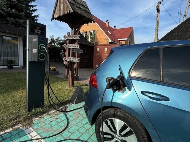 Синій Фольксваген e-Golf, об'ємом двигуна 0 л та пробігом 161 тис. км за 8900 $, фото 17 на Automoto.ua