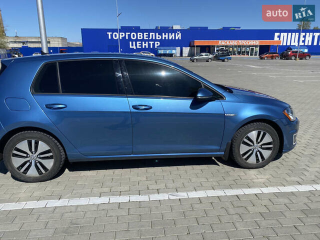 Синий Фольксваген e-Golf, объемом двигателя 0 л и пробегом 55 тыс. км за 14100 $, фото 2 на Automoto.ua