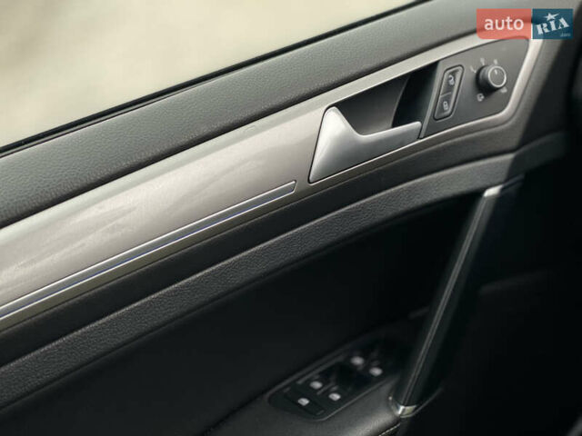 Синий Фольксваген e-Golf, объемом двигателя 0 л и пробегом 159 тыс. км за 7899 $, фото 48 на Automoto.ua