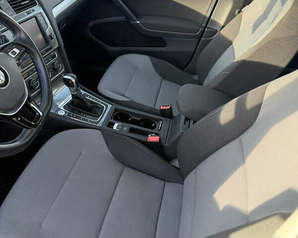 Синий Фольксваген e-Golf, объемом двигателя 0 л и пробегом 58 тыс. км за 9500 $, фото 10 на Automoto.ua