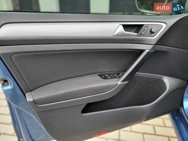 Синий Фольксваген e-Golf, объемом двигателя 0 л и пробегом 100 тыс. км за 8000 $, фото 26 на Automoto.ua