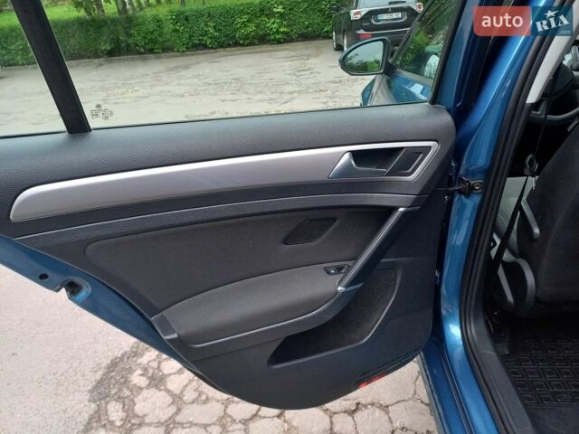 Синий Фольксваген e-Golf, объемом двигателя 0 л и пробегом 76 тыс. км за 9300 $, фото 5 на Automoto.ua