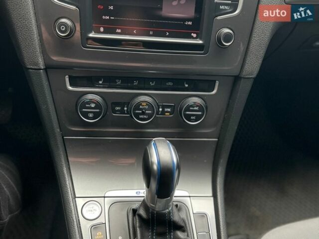 Синий Фольксваген e-Golf, объемом двигателя 0 л и пробегом 103 тыс. км за 8700 $, фото 13 на Automoto.ua