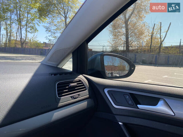 Синий Фольксваген e-Golf, объемом двигателя 0 л и пробегом 55 тыс. км за 14100 $, фото 19 на Automoto.ua