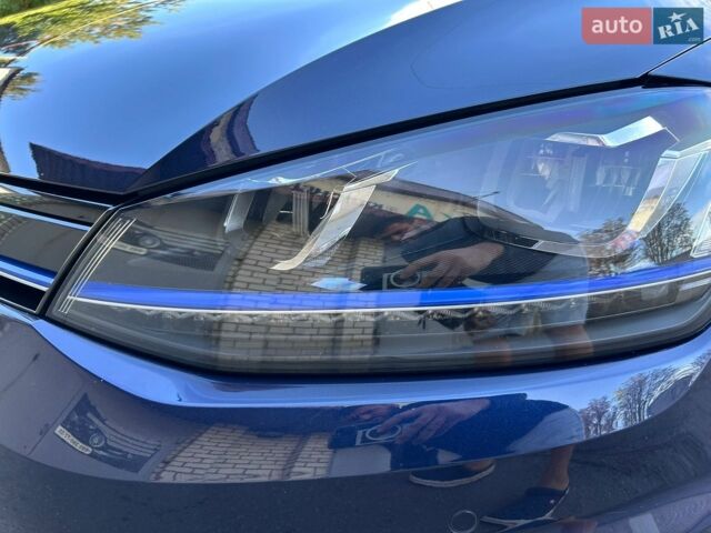 Синий Фольксваген e-Golf, объемом двигателя 0 л и пробегом 137 тыс. км за 10500 $, фото 36 на Automoto.ua