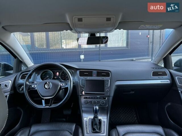 Синий Фольксваген e-Golf, объемом двигателя 0 л и пробегом 87 тыс. км за 8799 $, фото 75 на Automoto.ua