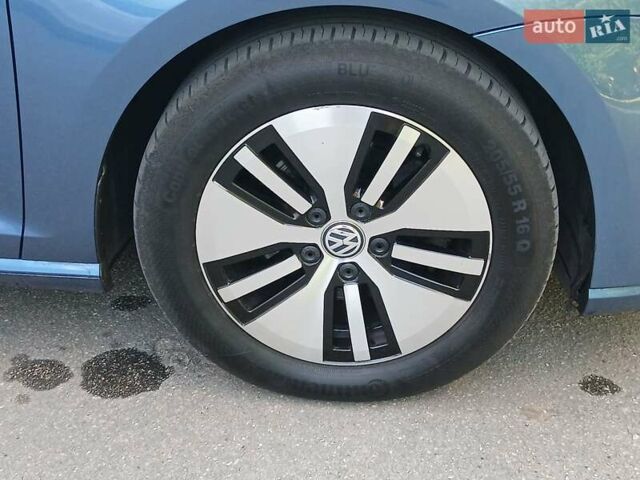 Синий Фольксваген e-Golf, объемом двигателя 0 л и пробегом 104 тыс. км за 10299 $, фото 32 на Automoto.ua