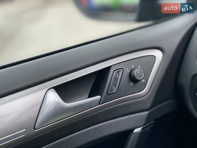 Синий Фольксваген e-Golf, объемом двигателя 0 л и пробегом 159 тыс. км за 7899 $, фото 46 на Automoto.ua