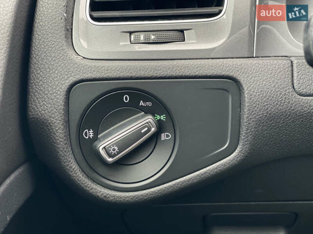 Синий Фольксваген e-Golf, объемом двигателя 0 л и пробегом 159 тыс. км за 7899 $, фото 51 на Automoto.ua