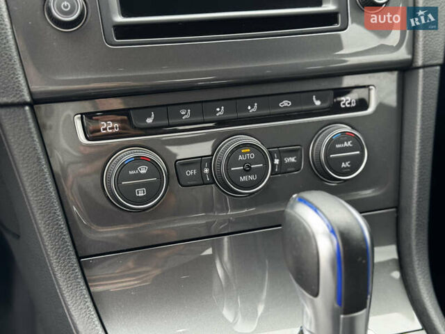 Синій Фольксваген e-Golf, об'ємом двигуна 0 л та пробігом 55 тис. км за 9300 $, фото 34 на Automoto.ua