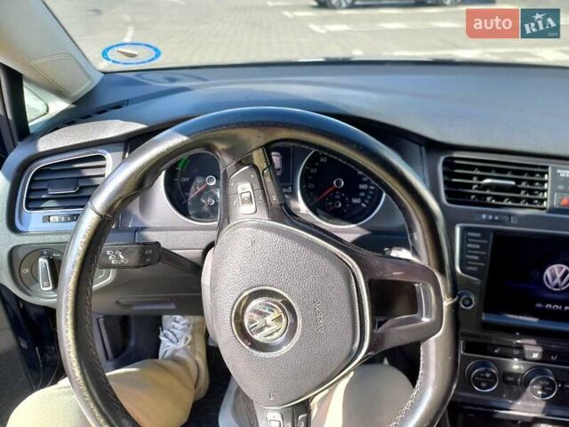 Синий Фольксваген e-Golf, объемом двигателя 0 л и пробегом 183 тыс. км за 10990 $, фото 4 на Automoto.ua