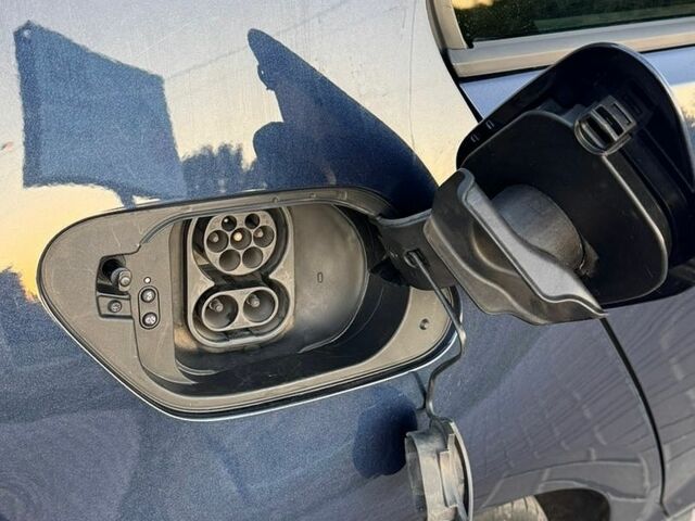 Синий Фольксваген e-Golf, объемом двигателя 0 л и пробегом 62 тыс. км за 10999 $, фото 12 на Automoto.ua