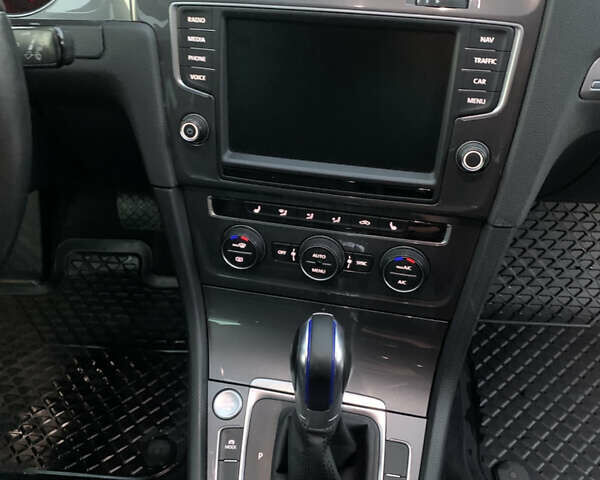 Синий Фольксваген e-Golf, объемом двигателя 0 л и пробегом 82 тыс. км за 9499 $, фото 19 на Automoto.ua