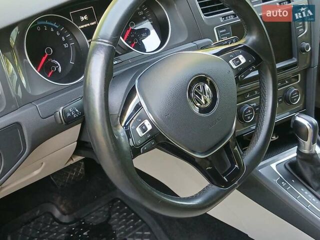 Синий Фольксваген e-Golf, объемом двигателя 0 л и пробегом 104 тыс. км за 10299 $, фото 13 на Automoto.ua