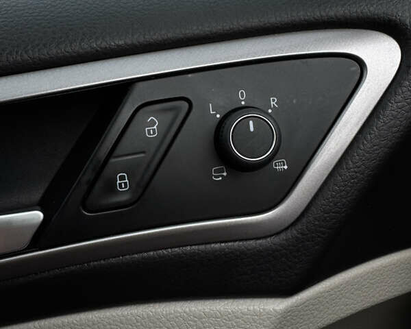 Синий Фольксваген e-Golf, объемом двигателя 0 л и пробегом 113 тыс. км за 8800 $, фото 27 на Automoto.ua