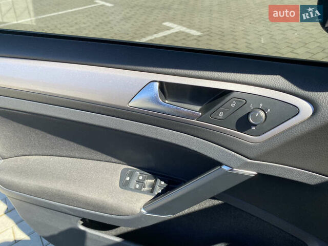 Синий Фольксваген e-Golf, объемом двигателя 0 л и пробегом 55 тыс. км за 14100 $, фото 15 на Automoto.ua