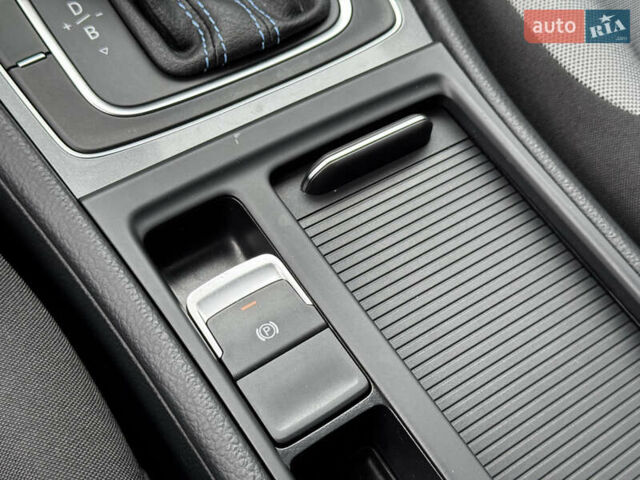 Синій Фольксваген e-Golf, об'ємом двигуна 0 л та пробігом 55 тис. км за 9300 $, фото 33 на Automoto.ua