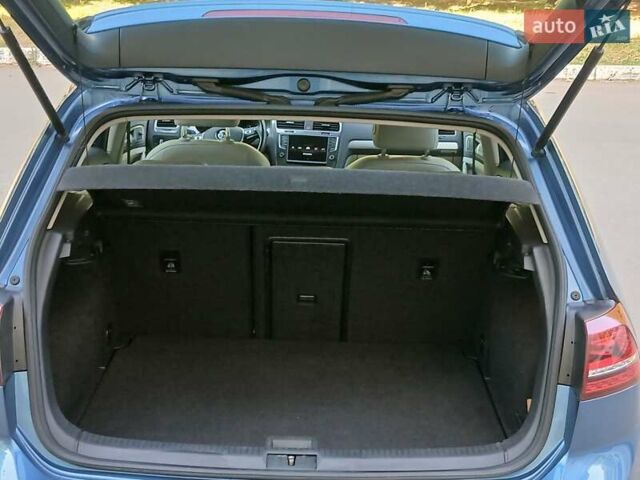 Синий Фольксваген e-Golf, объемом двигателя 0 л и пробегом 104 тыс. км за 10299 $, фото 29 на Automoto.ua