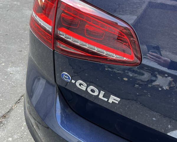 Синий Фольксваген e-Golf, объемом двигателя 0 л и пробегом 105 тыс. км за 12900 $, фото 12 на Automoto.ua