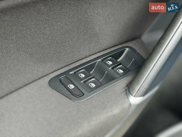 Синій Фольксваген e-Golf, об'ємом двигуна 0 л та пробігом 55 тис. км за 9300 $, фото 28 на Automoto.ua