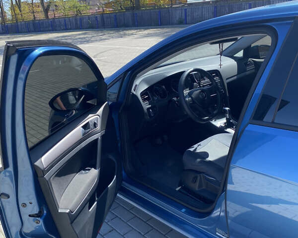 Синий Фольксваген e-Golf, объемом двигателя 0 л и пробегом 55 тыс. км за 14100 $, фото 13 на Automoto.ua