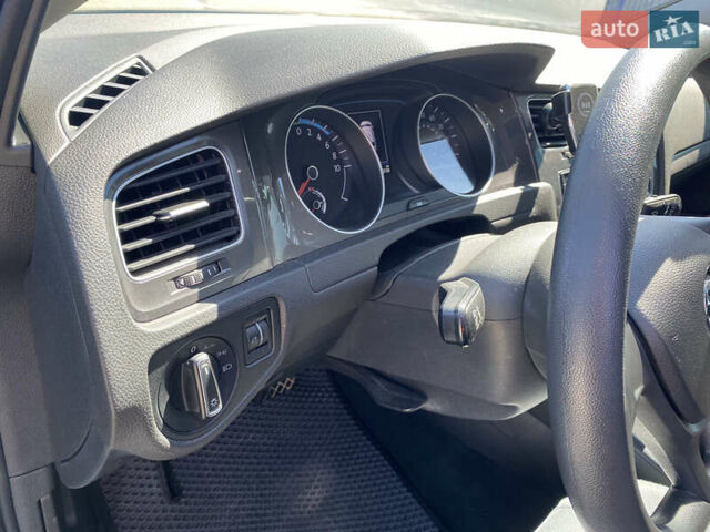 Синий Фольксваген e-Golf, объемом двигателя 0 л и пробегом 55 тыс. км за 14100 $, фото 14 на Automoto.ua