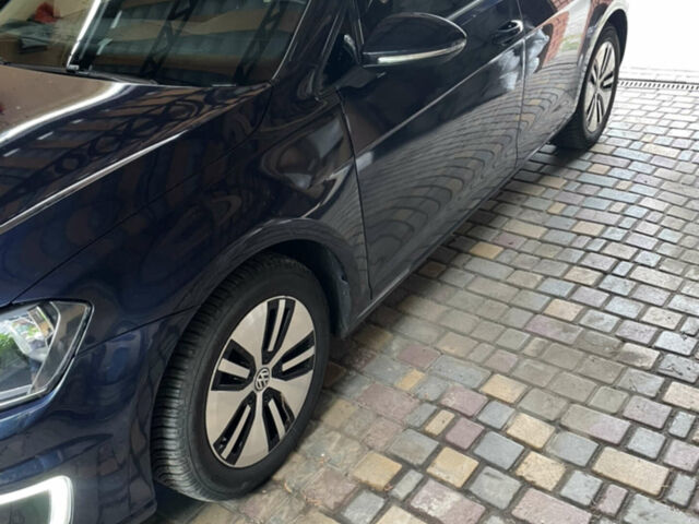 Синий Фольксваген e-Golf, объемом двигателя 0 л и пробегом 93 тыс. км за 9900 $, фото 4 на Automoto.ua