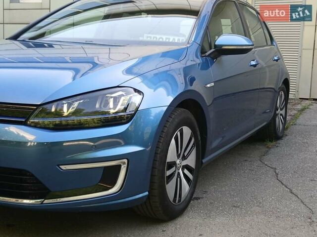 Синий Фольксваген e-Golf, объемом двигателя 0 л и пробегом 104 тыс. км за 10299 $, фото 3 на Automoto.ua