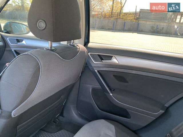 Синий Фольксваген e-Golf, объемом двигателя 0 л и пробегом 55 тыс. км за 14100 $, фото 23 на Automoto.ua