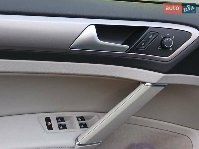 Синий Фольксваген e-Golf, объемом двигателя 0 л и пробегом 104 тыс. км за 10299 $, фото 15 на Automoto.ua